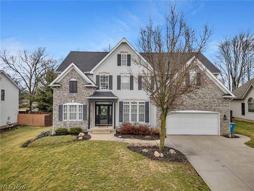 2921 Oakcrest Dr, Norton, OH, 44203-6385 | Card Image