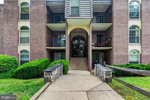 33-3330 Woodburn Village Dr, ANNANDALE, VA, 22003-6870 | Card Image