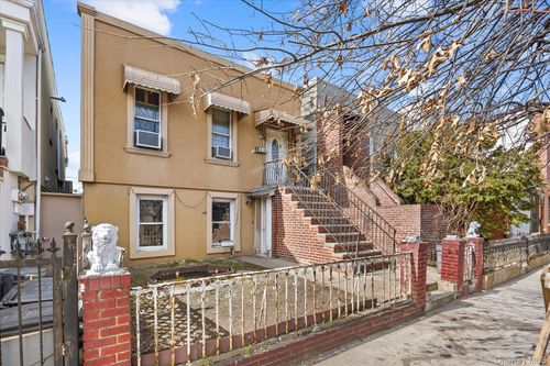 3622 37th St, Long Island City, NY, 11101-1606 | Card Image