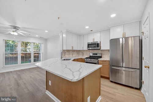 46932 Courtyard Sq, STERLING, VA, 20164-1851 | Card Image