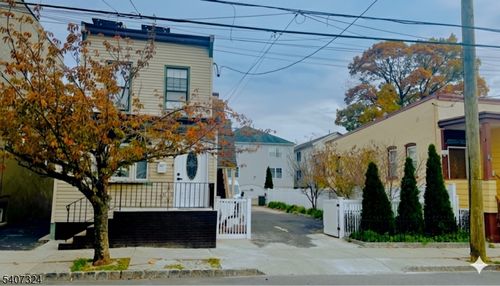 20 Lake St, Belleville, NJ, 07109-1037 | Card Image