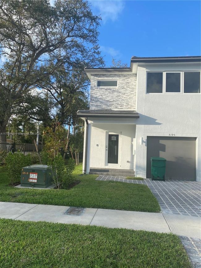 5195 Sw 37 Th St, Townhouse with 3 bedrooms, 3 bathrooms and null parking in West Park FL | Image 32