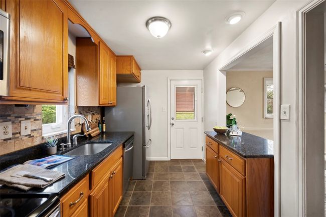 2308 Lambeth Dr, House other with 3 bedrooms, 1 bathrooms and 1 parking in Upper St. Clair PA | Image 9
