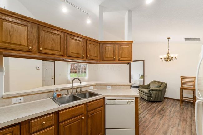 512 Richmond Dr, Condo with 3 bedrooms, 2 bathrooms and null parking in Pataskala OH | Image 16