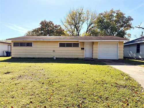 1521 15th Ave N, Texas City, TX, 77590-5310 | Card Image