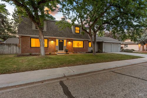 466 W Hibiscus St, Boise, ID, 83706-4824 | Card Image