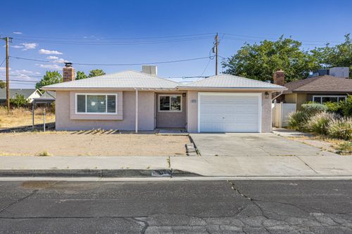935 W Upjohn, Ridgecrest, CA, 93555 | Card Image