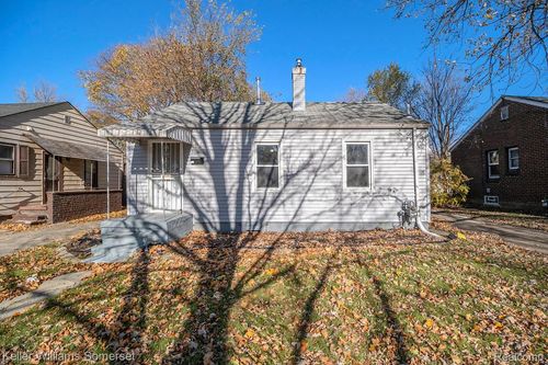 18591 Kingsville St, Harper Woods, MI, 48225-2135 | Card Image