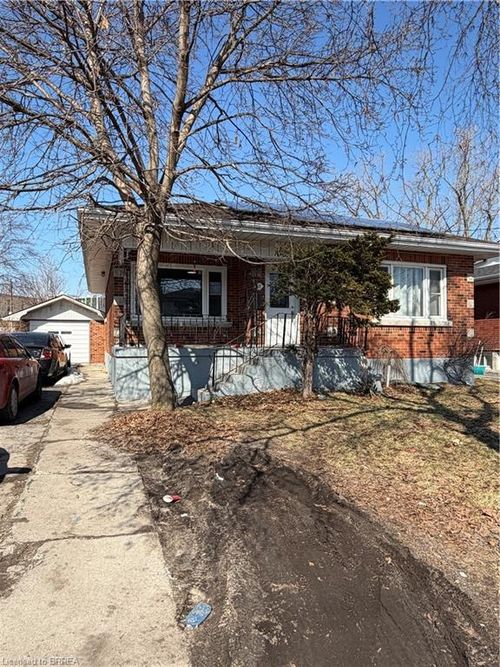 17 Henry St, Brantford, ON, N3R1Z9 | Card Image