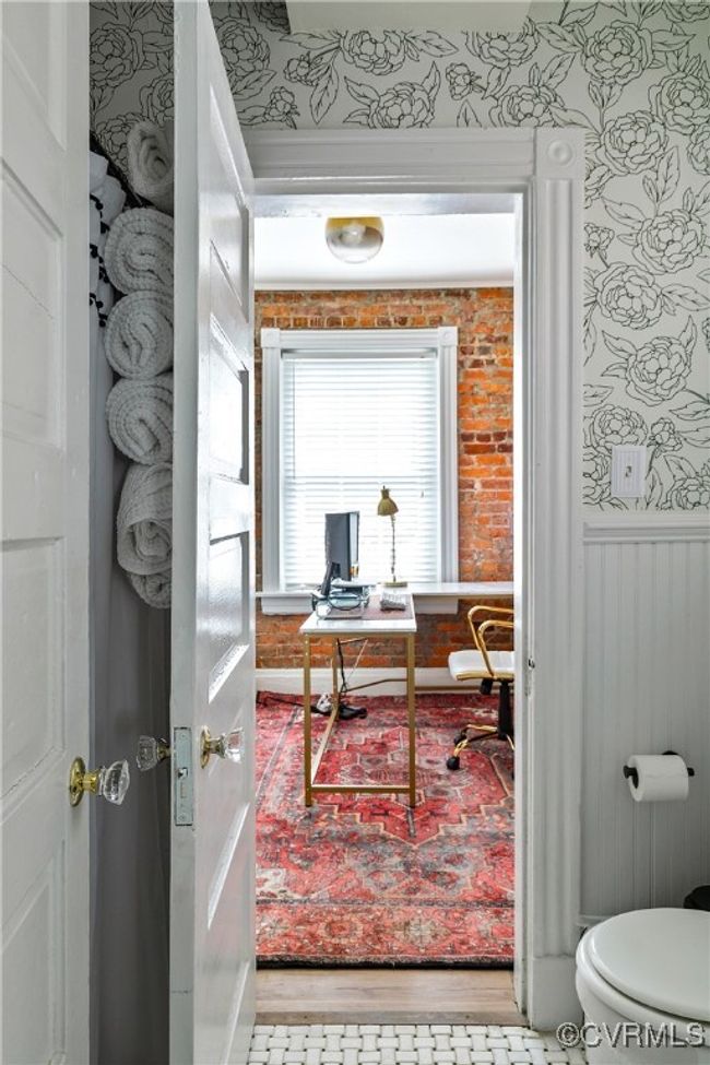 Bathroom to office space | Image 22