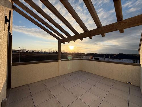 22154 W 116th Ter, Olathe, KS, 66061-5784 | Card Image