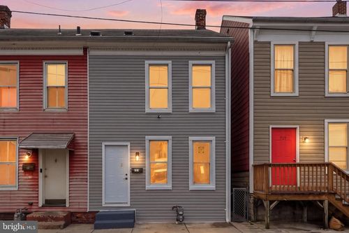 715 E Clarke Ave, YORK, PA, 17403-1612 | Card Image