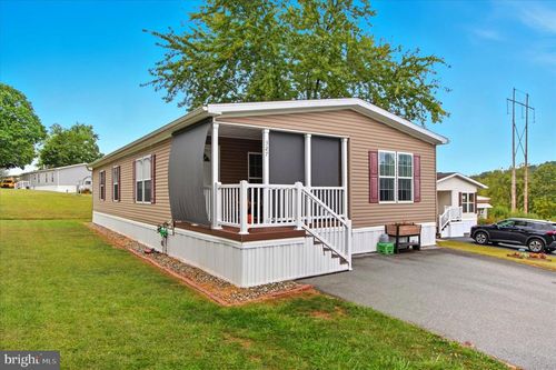327 Robin Dr, Red Lion, PA, 17356-9693 | Card Image