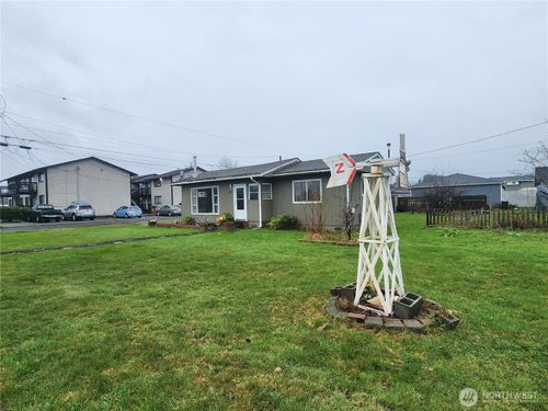 117 J St, Cosmopolis, WA, 98537-3992 | Card Image