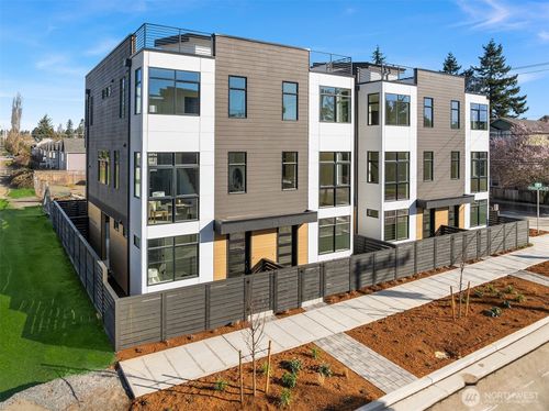 634 N 92nd St, Seattle, WA, 98103 | Card Image