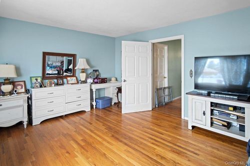 1111 Hempstead Ave, South Hempstead, NY, 11550-7728 | Card Image