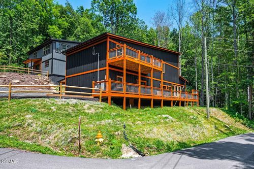 450 Winfield Heights Rd, Gatlinburg, TN, 37738-3156 | Card Image