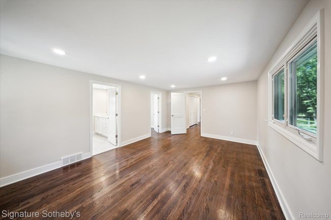18-2200-Brenthaven-Dr-Bloomfield-Hills-MI-48304-WindowStill-11.jpg | Image 15
