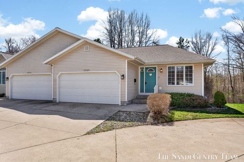 17101 Grandview Dr, Spring Lake, MI, 49456-9026 | Card Image