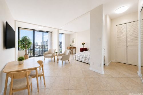 704-1561 Pensacola St, Honolulu, HI, 96822-3871 | Card Image