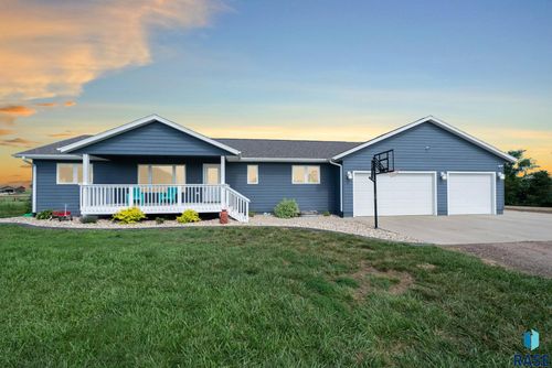 26190 Sunset Bluff Dr, Canistota, SD, 57012-6114 | Card Image
