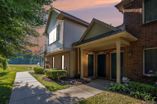 12129 Hidden View Ct, Utica, MI, 48315-5922 | Card Image