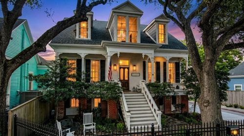 2110 Avenue O, Galveston, TX, 77550-7916 | Card Image