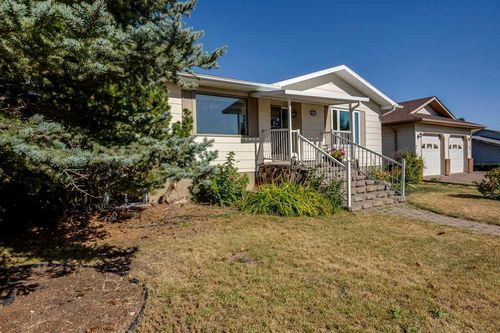 708 Royal Drive, Trochu, AB, T0M2C0 | Card Image