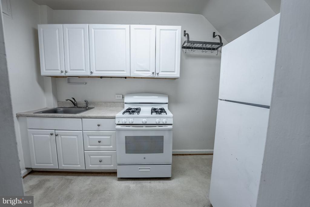 Residential Lease in ALEXANDRIA 3