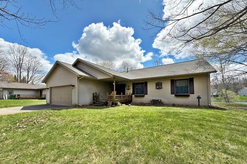 8917 Longview Dr, Canadian Lakes, MI, 49346-9679 | Card Image