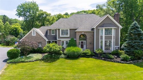 10 Sylvan Gln, Fairport, NY, 14450-4203 | Card Image