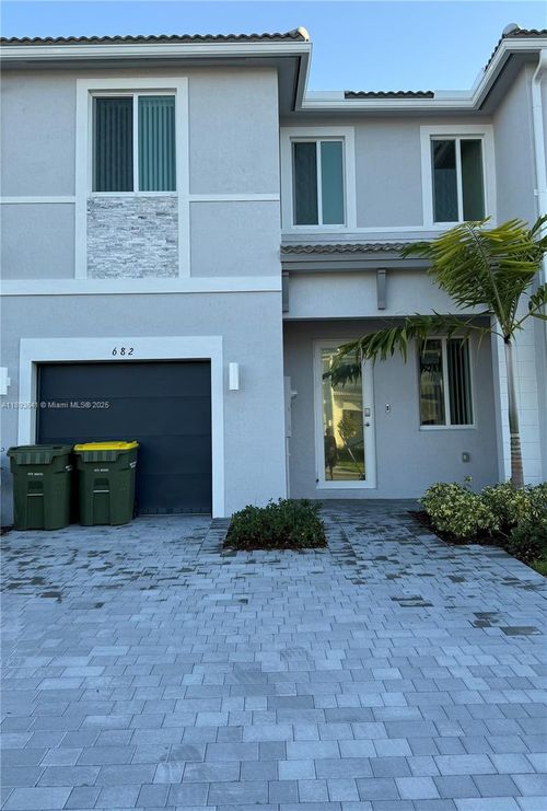 682 Se 14th St, Homestead, FL, 33034-3467 | Card Image
