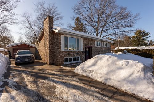 17 Roy St, Petawawa, ON, K8H3A5 | Card Image