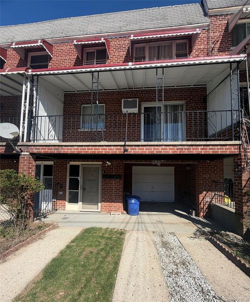 2954 Laconia Ave, Bronx, NY, 10469-1419 | Card Image