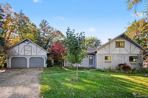 210 Short St, Caledonia, MI, 49316-9722 | Card Image
