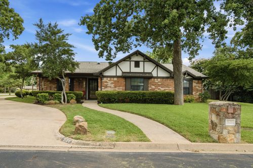 521 W Louella Dr, Hurst, TX, 76054-3450 | Card Image