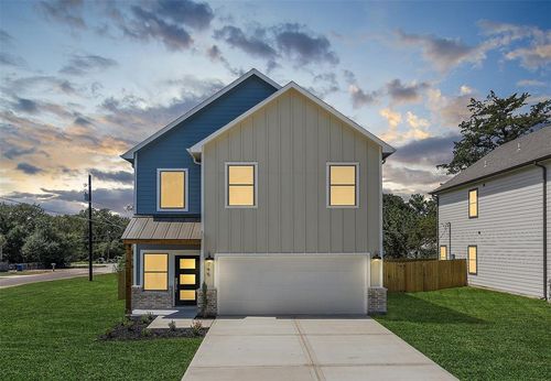 745 20th St, Hempstead, TX, 77445-4057 | Card Image