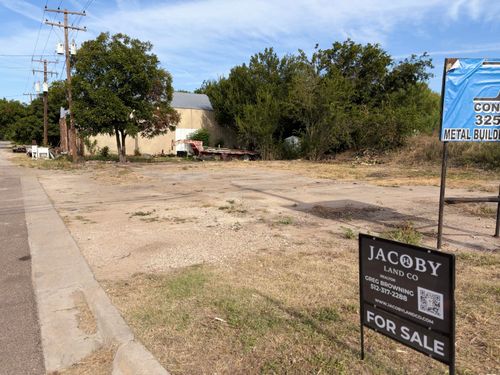 100 W Richards St, Brady, TX, 76825 | Card Image