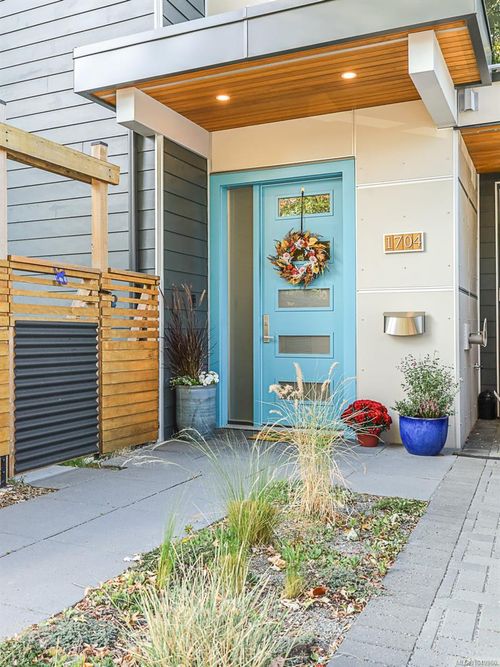 1704 Coronation Ave, Victoria, BC, V8R1X2 | Card Image
