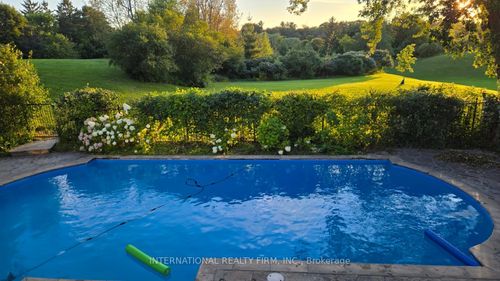 6 Penwood Cres, North York, ON, M3B2B9 | Card Image