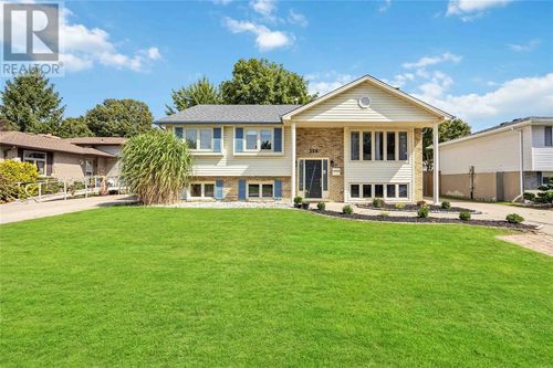 526 Birchbank Ave, Corunna, ON, N0N1G0 | Card Image