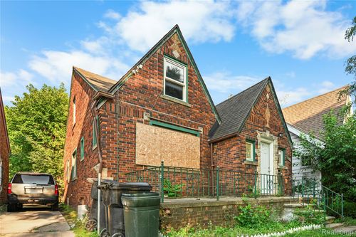 9214 Pinehurst St, Detroit, MI, 48204-4913 | Card Image