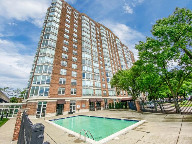 APT-1107 - 250 E Harbortown Dr, Condo with 2 bedrooms, 2 bathrooms and null parking in Detroit MI | Image 23