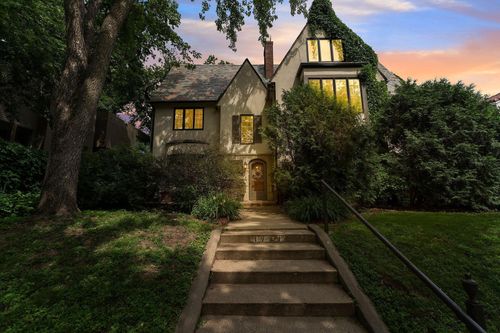 1721 Humboldt Ave S, Minneapolis, MN, 55403-2810 | Card Image