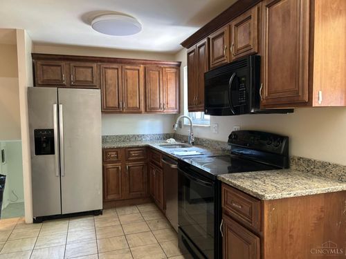 8925 Monsanto Dr, Cincinnati, OH, 45231-4611 | Card Image