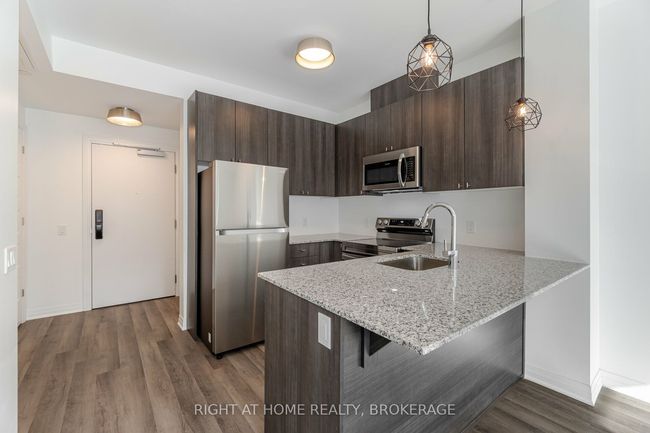 460 Gordon Krantz Ave, Condo with 1 bedrooms, 1 bathrooms and null parking in Milton ON | Image 8