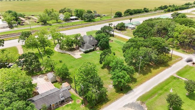 1212 W North St, House other with 3 bedrooms, 3 bathrooms and 2 parking in Louise TX | Image 49