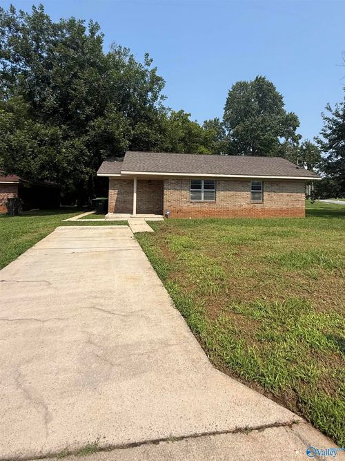 102 Elm Ct Ne, Decatur, AL, 35601-2652 | Card Image