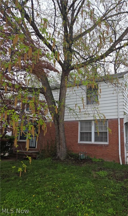 21711 S Lake Shore Blvd, Euclid, OH, 44123-2162 | Card Image