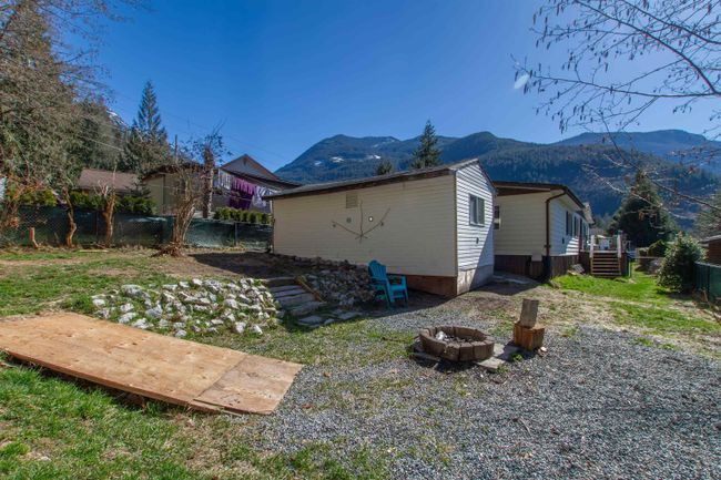 734 Upper Crescent, House other with 3 bedrooms, 2 bathrooms and 2 parking in Britannia Beach BC | Image 35